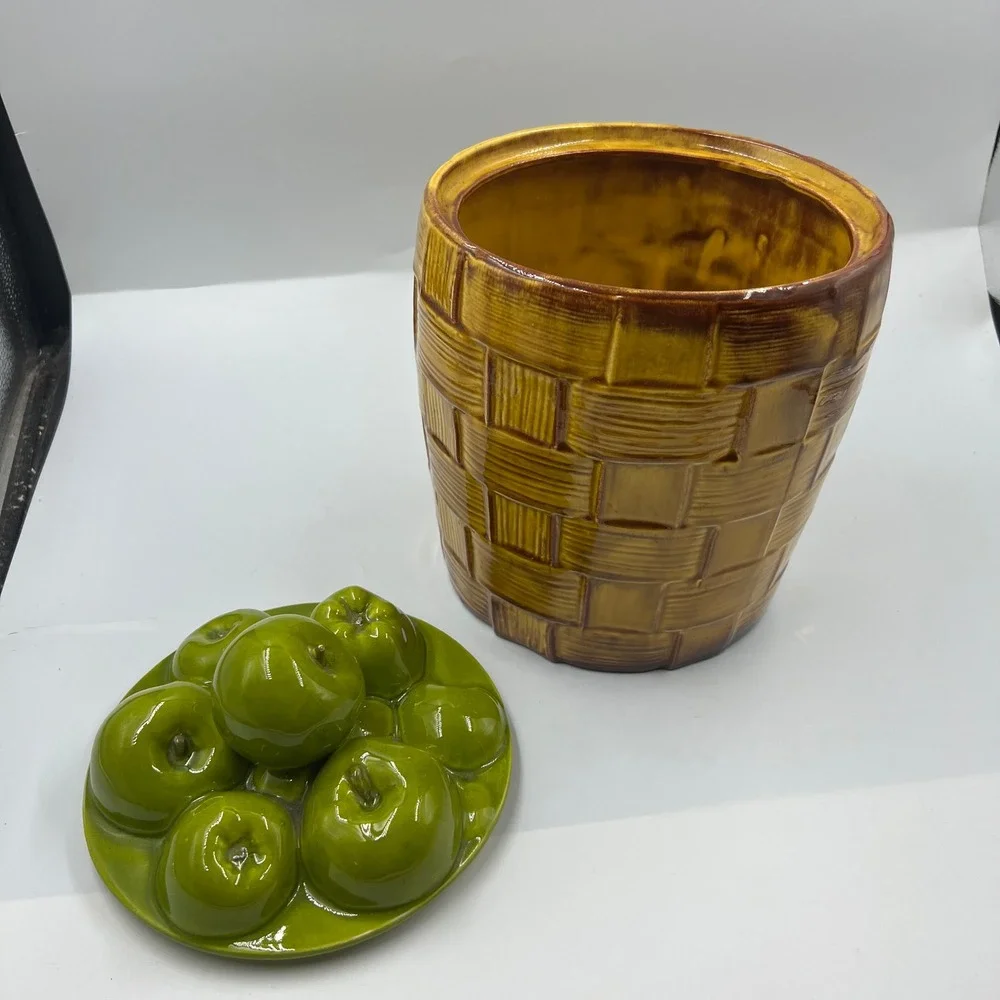Vintage Doranne California J-210 Ceramic Apple Basket Cookie Jar Avocado Green
